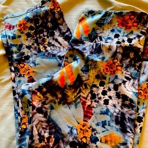 ONZIE colorful capri leggings size m/l medium large